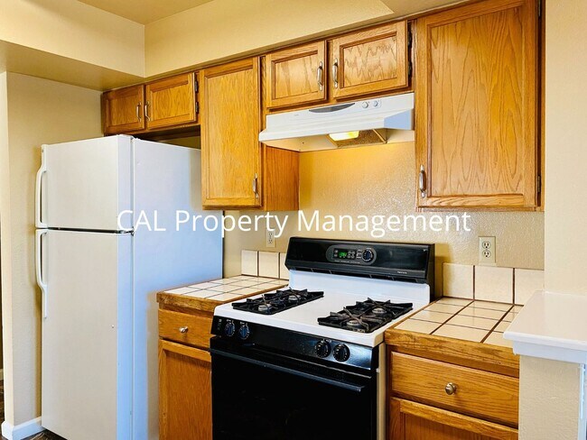 Building Photo - Spacious 1 Bedroom Condo in North Salinas!