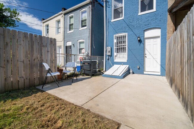 Building Photo - 2005 Cecil Ave