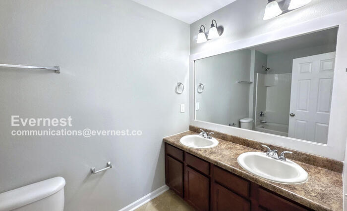 Building Photo - 222 Bermuda Lakes Dr