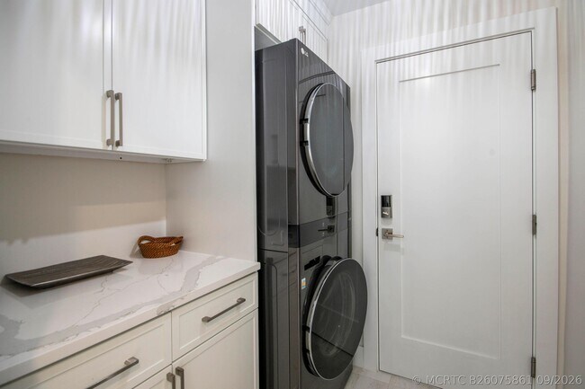 Building Photo - 757 Windermere Way