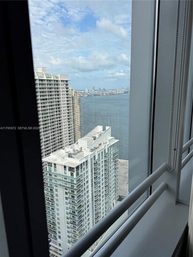 Building Photo - 1395 Brickell Ave