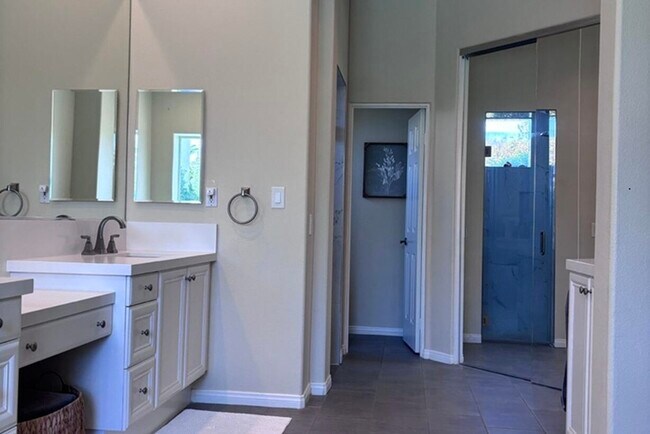 Building Photo - 90 Clavel Ct