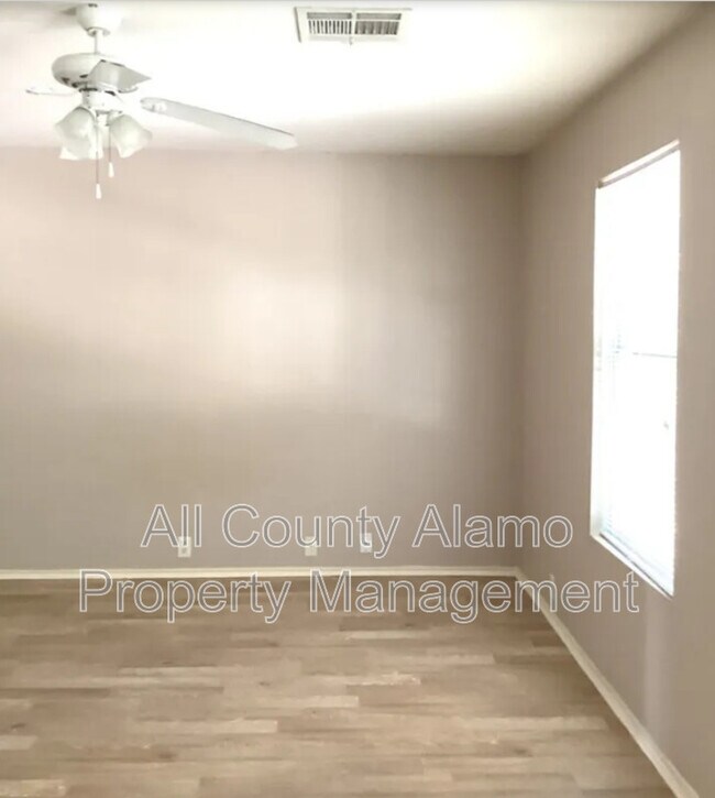 Building Photo - 10303 Lateleaf Oak