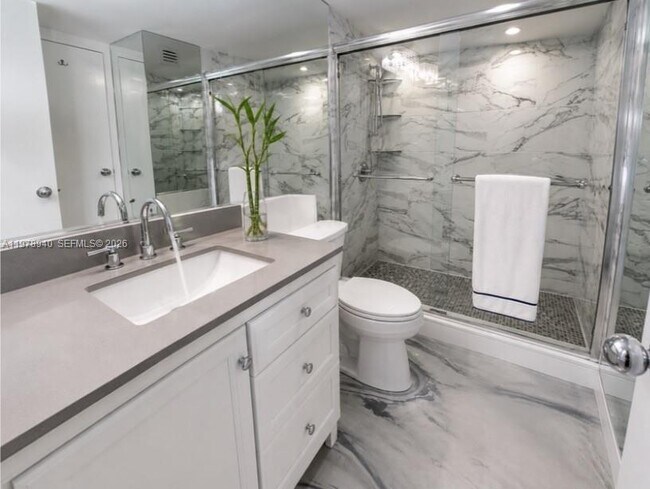 Building Photo - 2030 S Ocean Dr