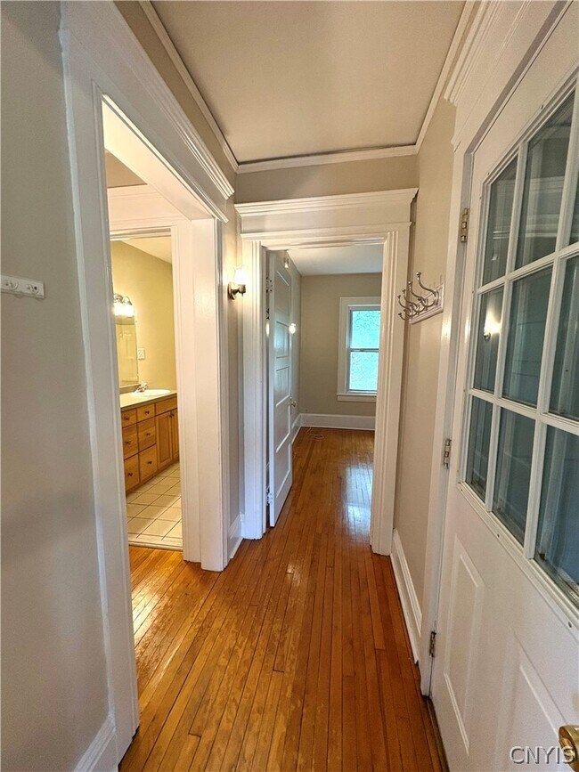 Building Photo - 71 Chedell Pl