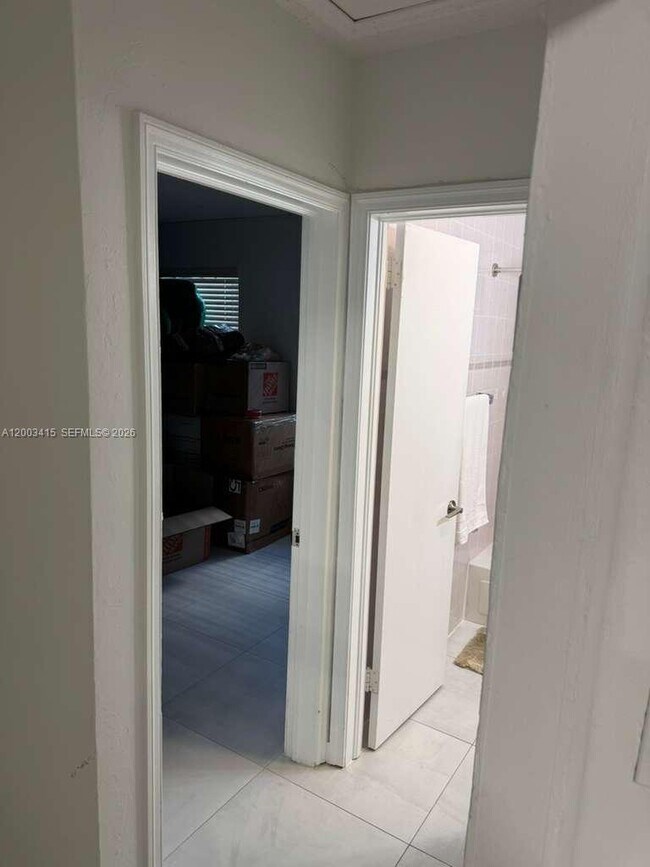 Building Photo - 3600 SW 26th St