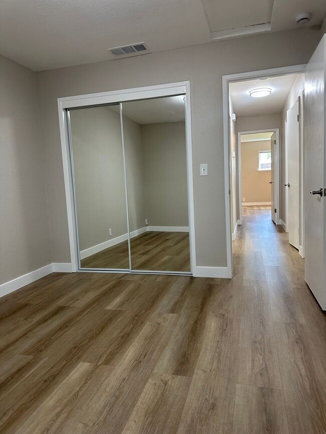 Building Photo - Beautiful newly remodeled home in Turlock