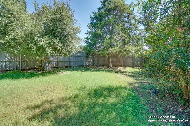 Building Photo - 8730 Grenadier Dr