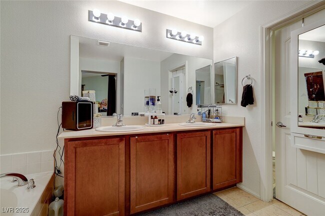 Building Photo - 5446 Gold One Ln