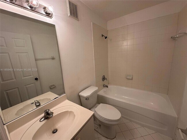 Building Photo - 1261 SE 31st Ct