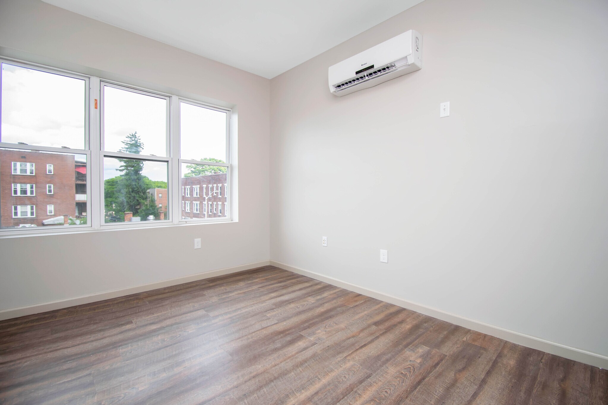 Building Photo - 479 Farmington Ave