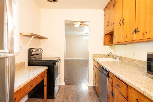 Building Photo - 114 Stratford Ct