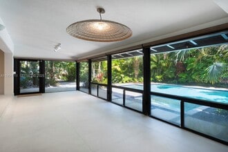 Building Photo - 1107 NE 118th St