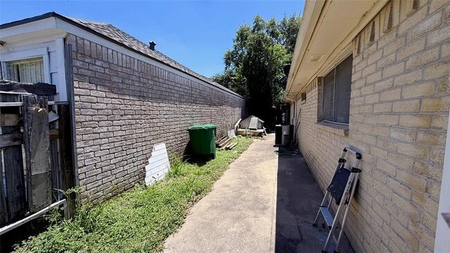 Building Photo - 9518 Langdon Ln