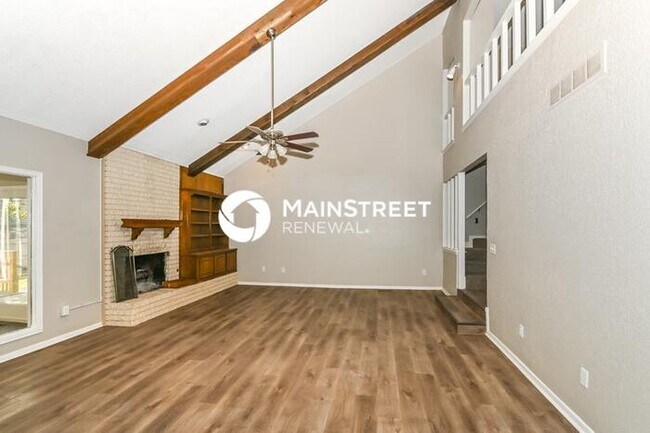 Building Photo - 4 Bedroom Pet-Friendly Home in Oklahoma City, OK with Main Street Renewal