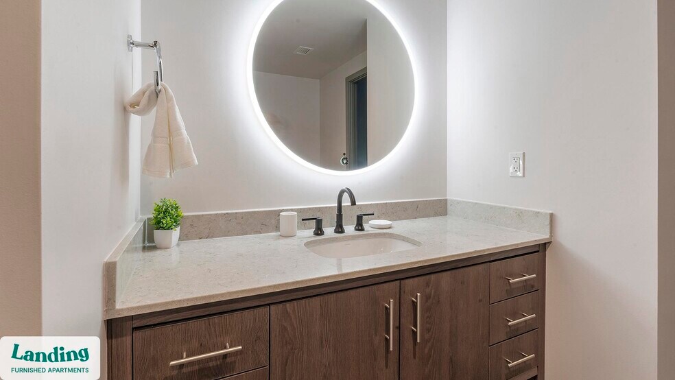 Building Photo - 350 Maple Dr SW