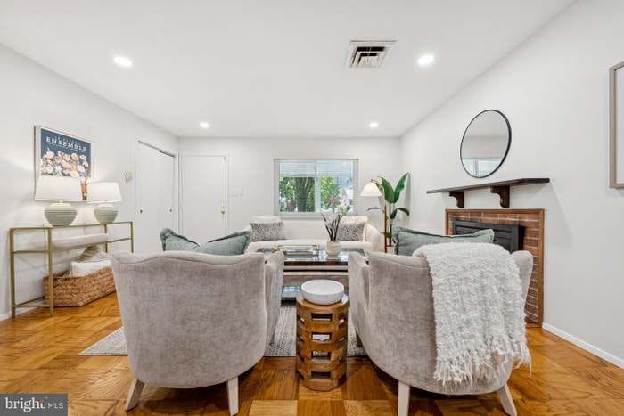 Building Photo - 6206 Yosemite Dr