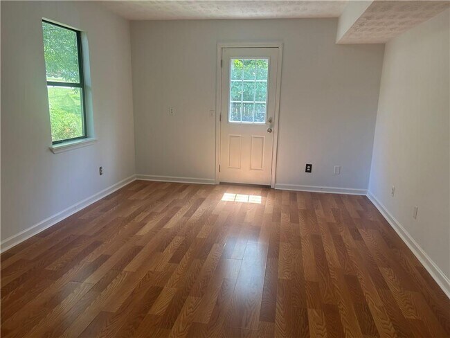 Building Photo - 2918 Mockingbird Cir