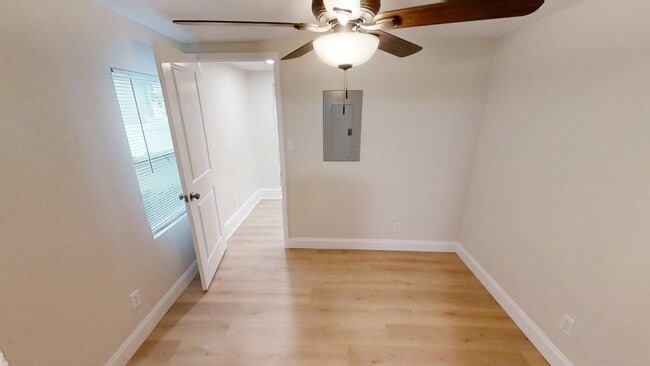 Building Photo - lovely 3/1 house with fence yard