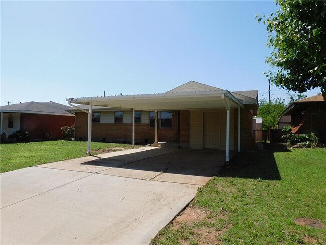 Building Photo - 728 SW 1st St