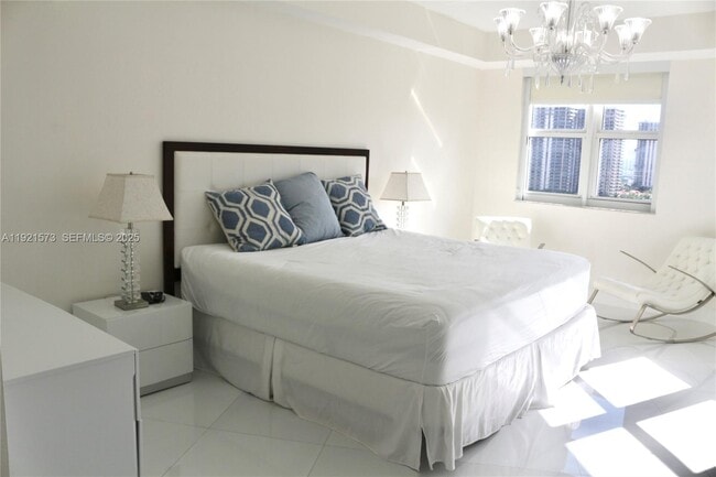 Building Photo - 20000 E Country Club Dr