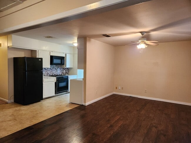 Building Photo - 266 E Dudley Dr