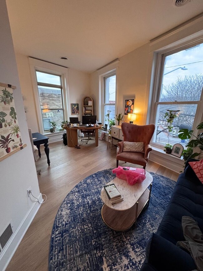 Building Photo - 1 Bedroom + Office Space in Emmaus