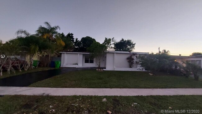 Building Photo - 8360 NW 25th Ct