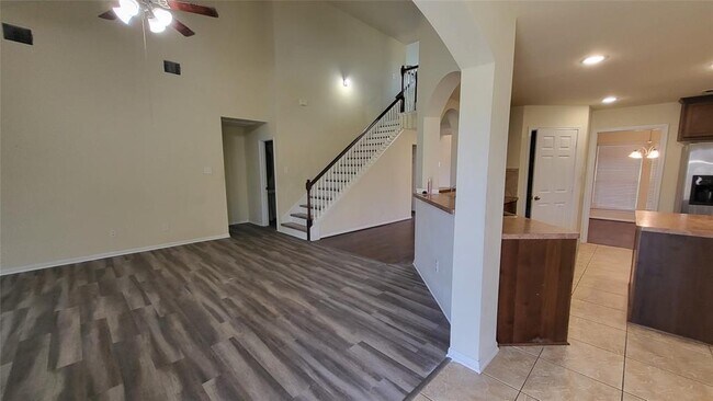 Building Photo - 2026 Silverwater Ct