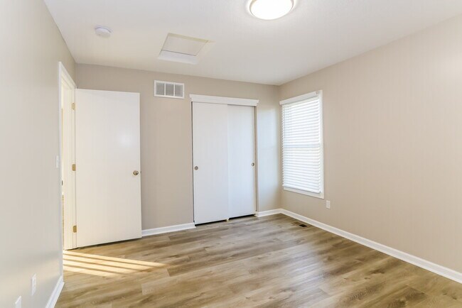 Building Photo - 467 Wheatfield Dr