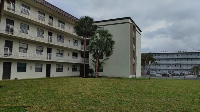 Building Photo - 500 NE 2nd St