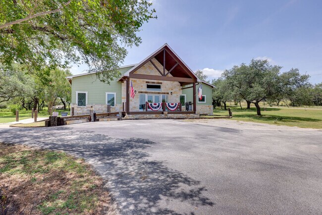 Building Photo - 102 Camey Cir