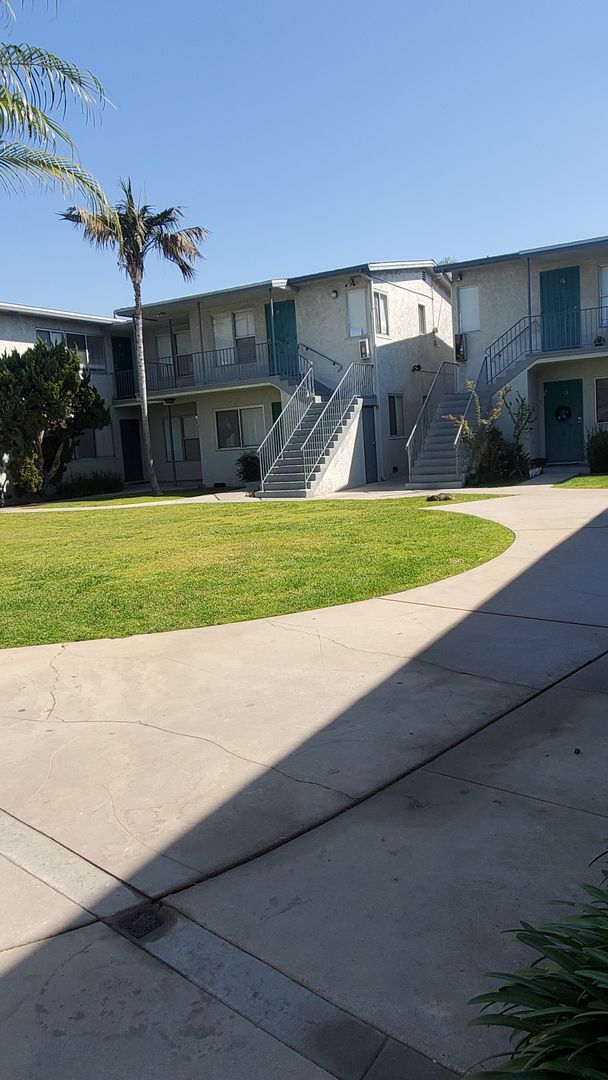 Building Photo - 1 BDRM DOWNSTAIRS AVAILABLE!