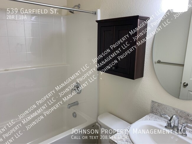 Building Photo - 539 Garfield St