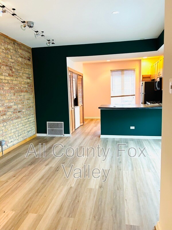Building Photo - 7302 N Wolcott Ave