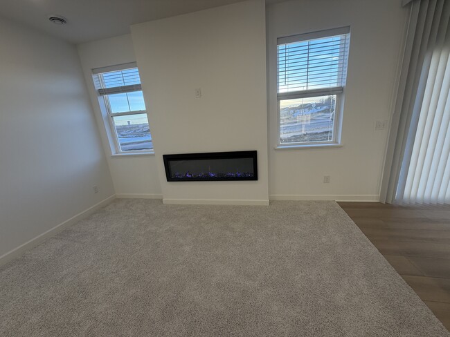 Building Photo - 10545 Harbor Ln N