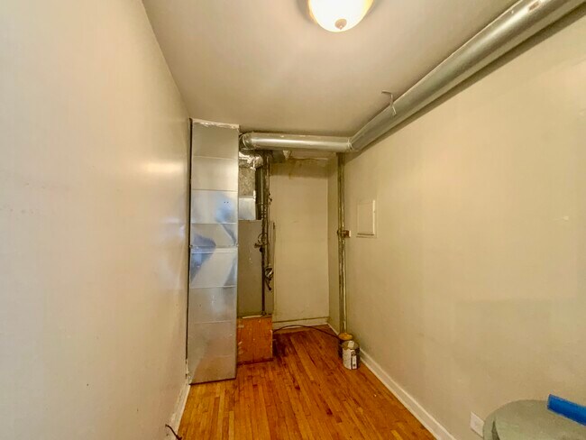 Building Photo - 4351 N Western Ave