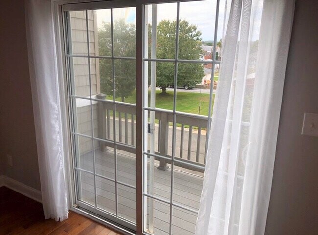 Building Photo - 812 Walnut St