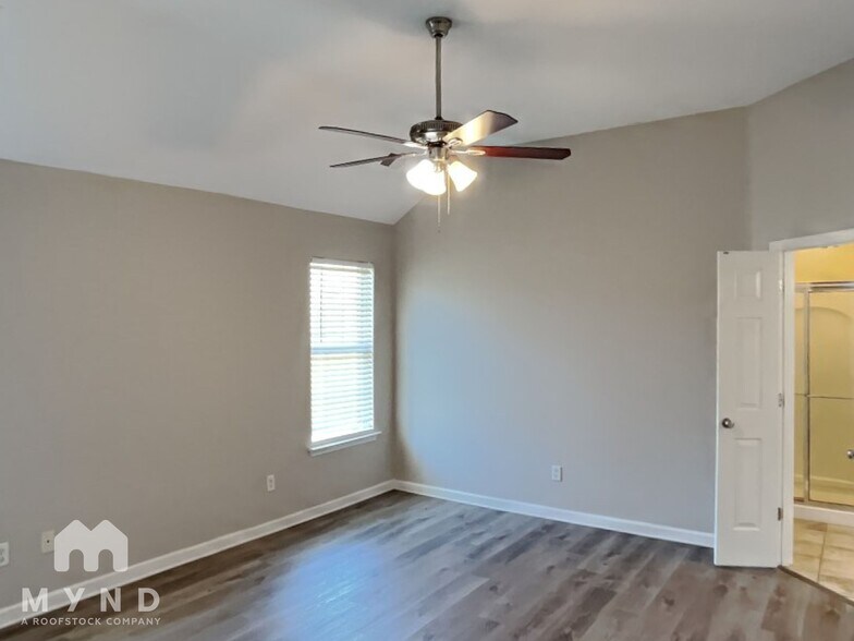 Building Photo - 5854 Lindsay Cove