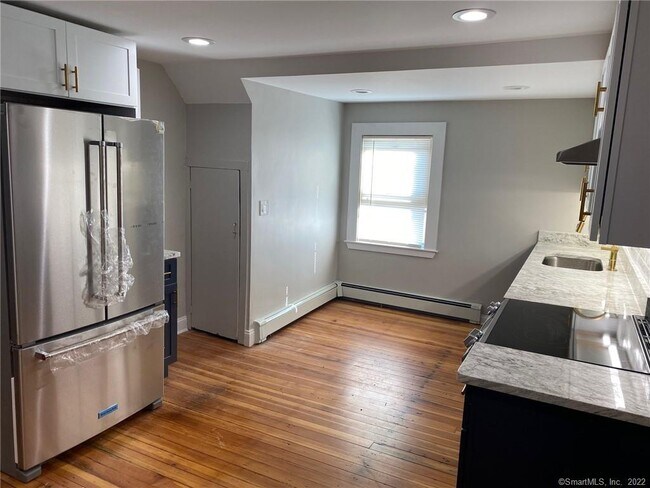 Building Photo - 223 Park Rd