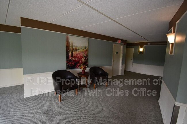 Building Photo - 10501 Cedar Lk Rd S
