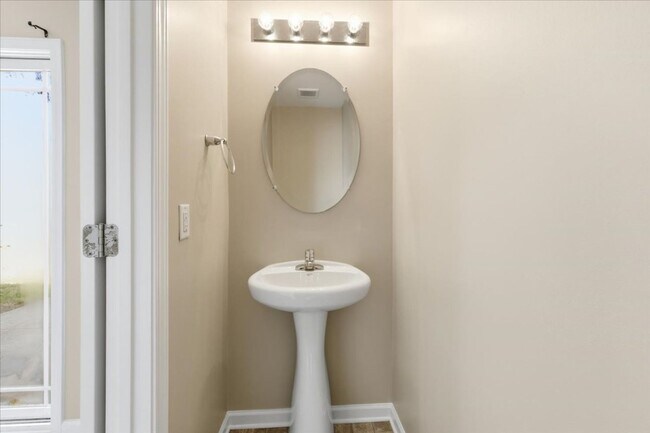 Building Photo - Private Backyard + Pet-Friendly Living Near Pooler & Savannah – Move-In Ready