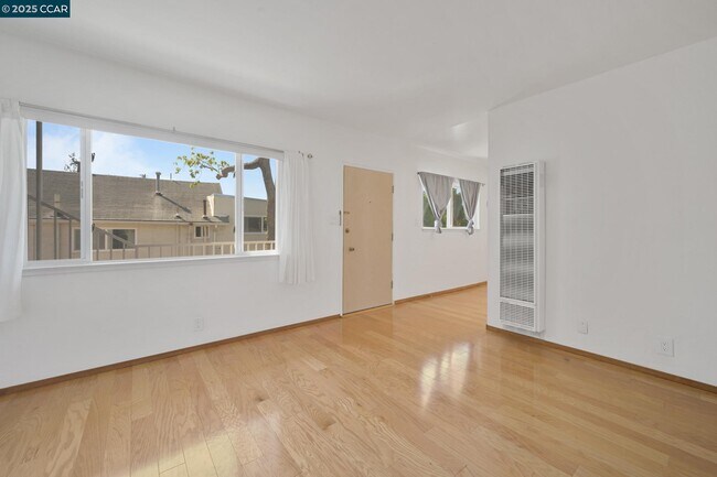 Building Photo - 2134 McGee Ave