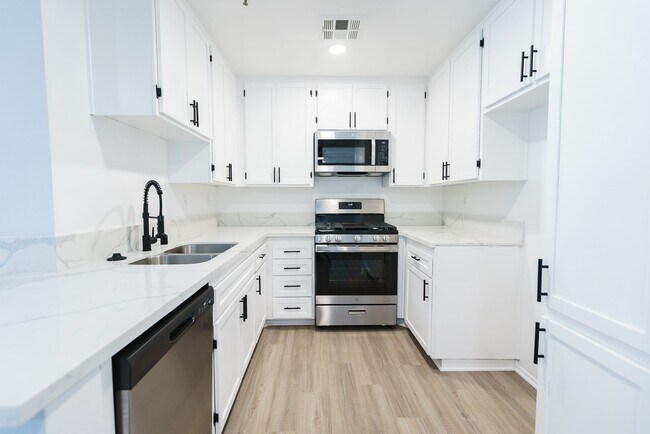 Interior Photo - 310 South Virgil Ave