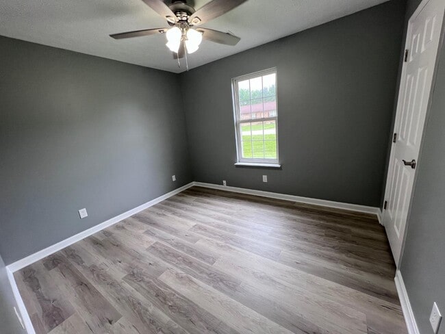 Building Photo - 105 Hayden Dr