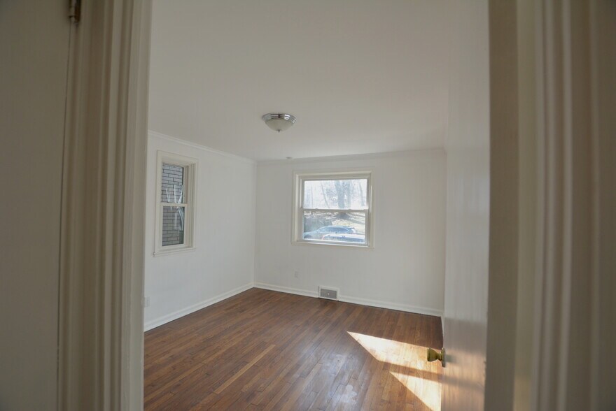 room 1 - 212 West St