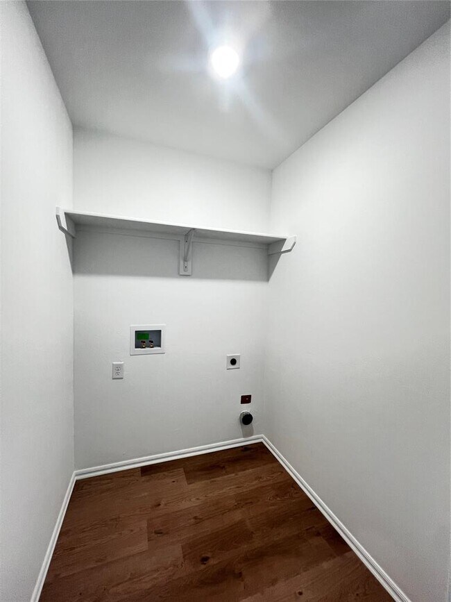 Building Photo - 3433 Little Creek Dr