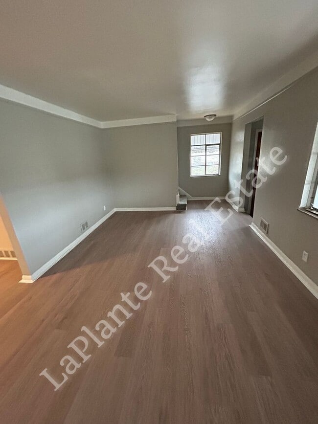 Building Photo - 1421 N Ravine Pkwy