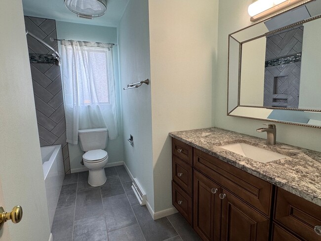 Building Photo - 4 Bedroom, 2 Bathroom Home near Louisiana & Osuna