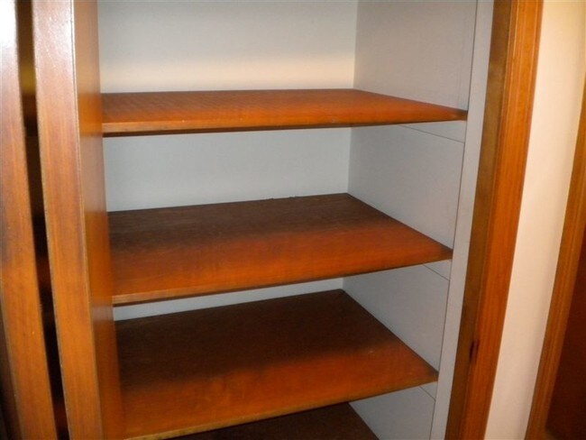 Building Photo - 4751 Circle Shore Dr SE